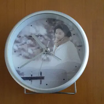 최지우 사진 포함 아날로그 시계