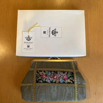 Mitsuko Kuge 꽃무늬 자수 클러치백 푸치푸앙