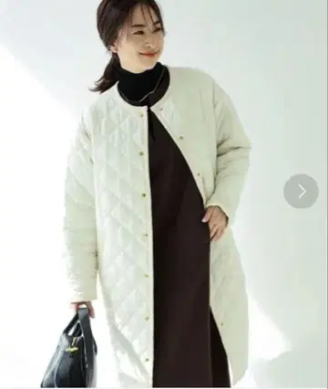 아이보리 퀼팅 자켓