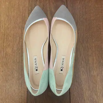 [컨디션 최상] 다이애나 멀티 컬러 플랫슈즈 23.5cm