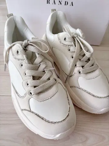 RANDA 화이트 레이스업 스니커즈