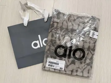 택 포함 미사용 새상품 alo 카모 패턴 토트백 덤 쇼핑백 포함