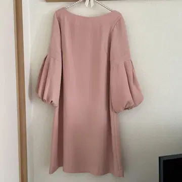 핑크 벌룬 소매 리본 포함 원피스