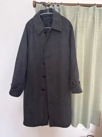 체크 무늬 다크 그레이 체스터 코트