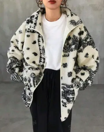 새상품 FRIFUL 안티카풍 오버 사이즈 보아 자켓