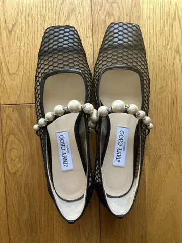 JIMMY CHOO 펄 장식 메쉬 플랫슈즈