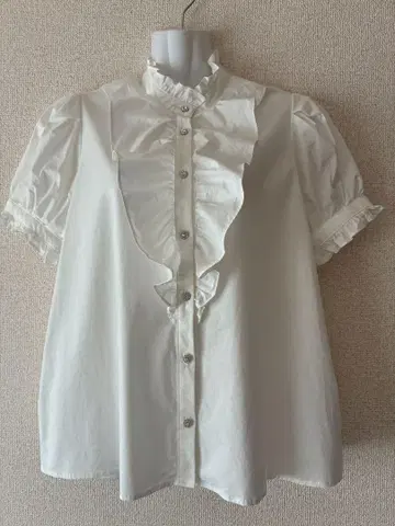 ZARA 프릴 장식 화이트 셔츠