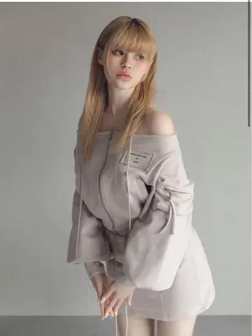 Andmary Cherie offshoulder set up