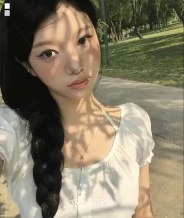 modimood 피프틴 홀터 퍼프 더 락 핏 반팔 블라우스 한국