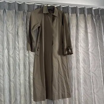 베이지 트렌치코트 긴팔