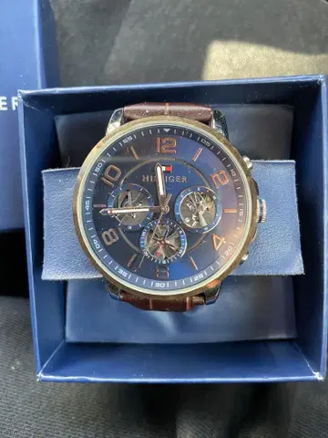 TOMMY HILFIGER 시계