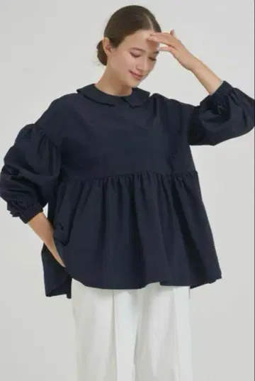 yori 2023ss 플랫 칼라 티어드 블라우스 네이비