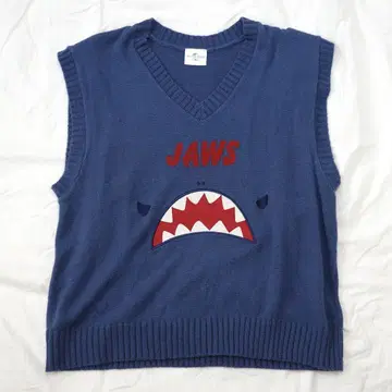 JAWS 샤크 디자인 니트 베스트