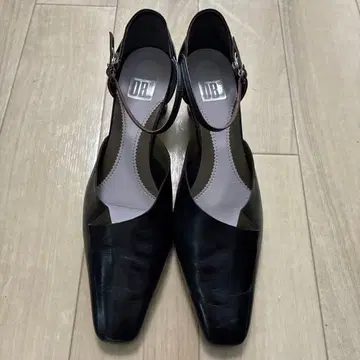 DB 블랙 하이힐 23.5cm
