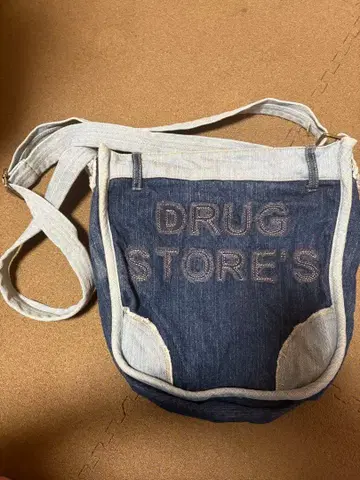 drug store's 데님 숄더백