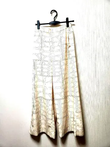 ROPE 기하학 패턴 크림색 와이드 팬츠