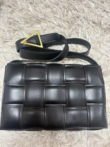 블랙 가죽 숄더백