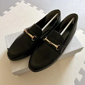 새상품급 ABC마트 블랙 로퍼 골드 금장 장식 포함 24cm L 펌프스
