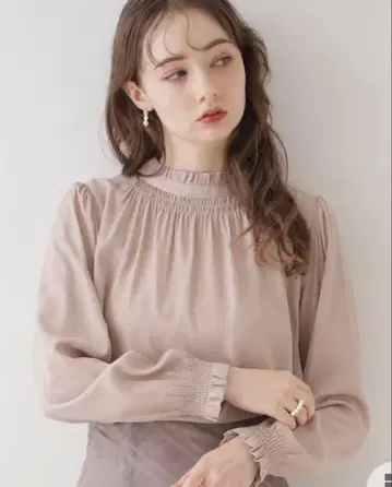 쿠튀르 브로치 블라우스 더스티 핑크 S사이즈 택 포함 미사용 새상품