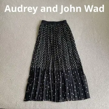 Audrey and John Wad / 도트 무늬 플리츠 롱 스커트