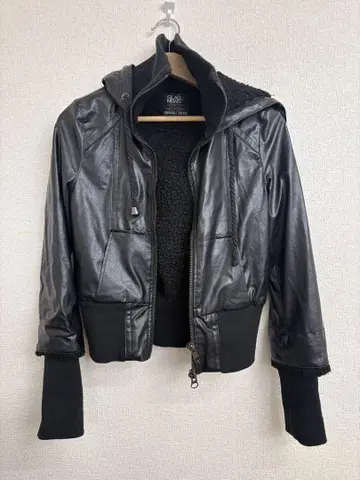 GLAD NEWS 후드 부착 자켓