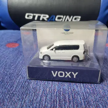 Voxy 70 화이트 미니카 약 1/80