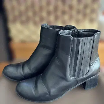 사이드 고어 가죽 부츠 블랙 중간 힐