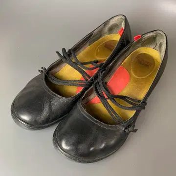 캠퍼 레더 스트랩 펌프스 블랙 사이즈 25