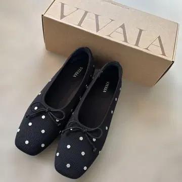 VIVAIA 블랙 도트 무늬 플랫슈즈