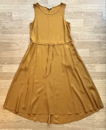 UNIQLO 슬리브리스 머스타드 원피스