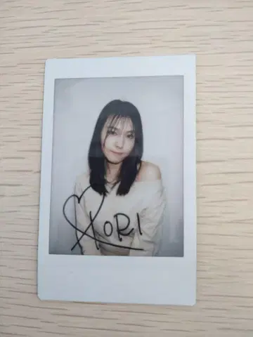 상락 이오리 ( 전 노기자카46 ) 친필 사인 폴라로이드