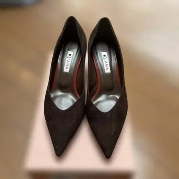 D.IANA 브라운 스웨이드 하이힐 24cm