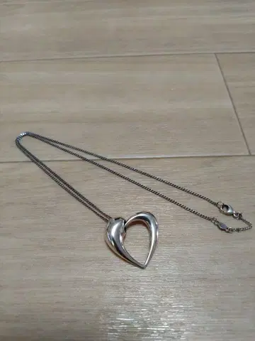 GEORG JENSEN 조지 젠슨 하트 목걸이