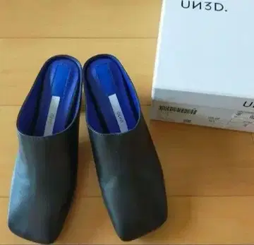 UN3D. 블랙 뮬 스퀘어토