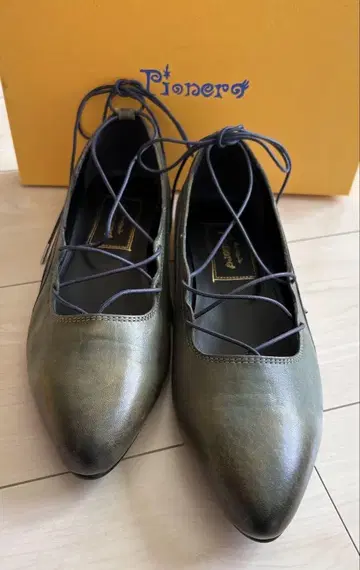 Pionero 올리브 그린 플랫슈즈