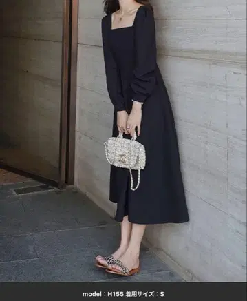 롱 원피스 스퀘어넥 블랙