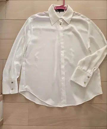 ZARA 컨실 버튼 새틴 셔츠 M 사이즈