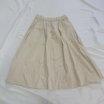 휴일과 시 개더 스커트 베이지