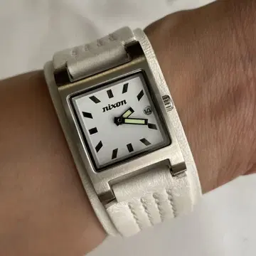 NIXON 손목시계