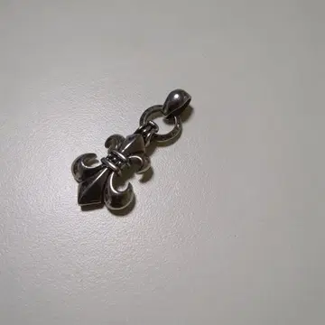 펜던트 탑