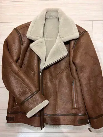 무스탕 자켓 (거의 미사용)