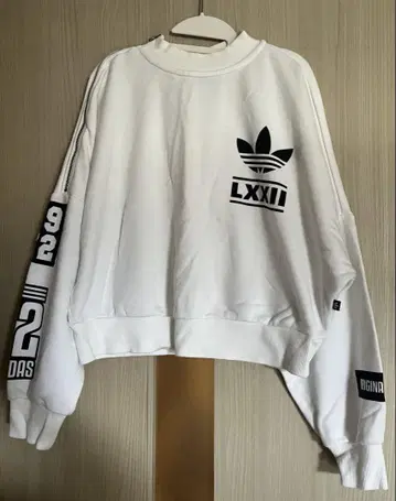 adidas originals 맨투맨 화이트