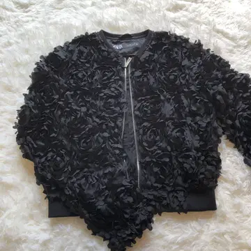 ZARA 블랙 플라워 장식 자켓 S