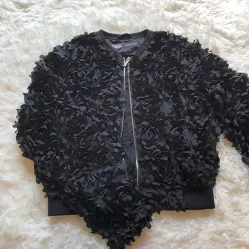 ZARA 블랙 플라워 장식 자켓 S