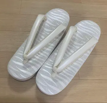 화이트 메쉬 디자인 조리 코반 M 사이즈