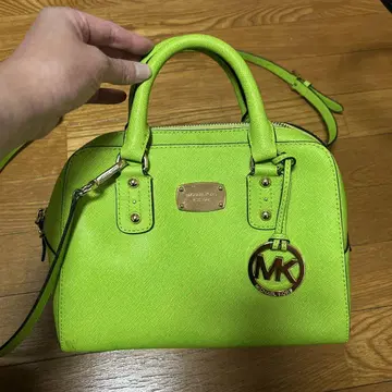 MICHAEL KORS 네온 그린 숄더백