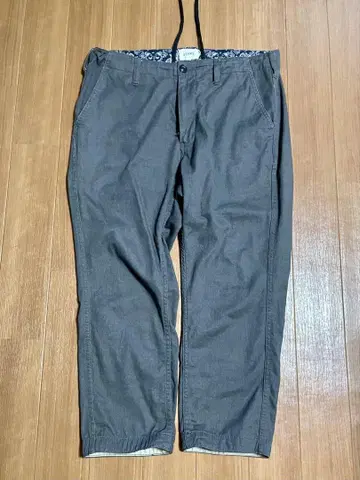 BEAMS 그레이 칠부 캐주얼 팬츠 L
