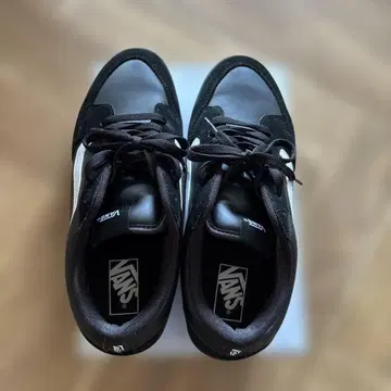 VANS 블랙/화이트 스니커즈