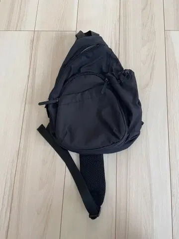 블랙 나일론 슬링백