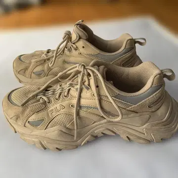 FILA 베이지 스니커즈